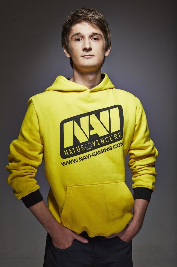 Кирилл Пономарев, киберспортсмен в форме Natus Vincere