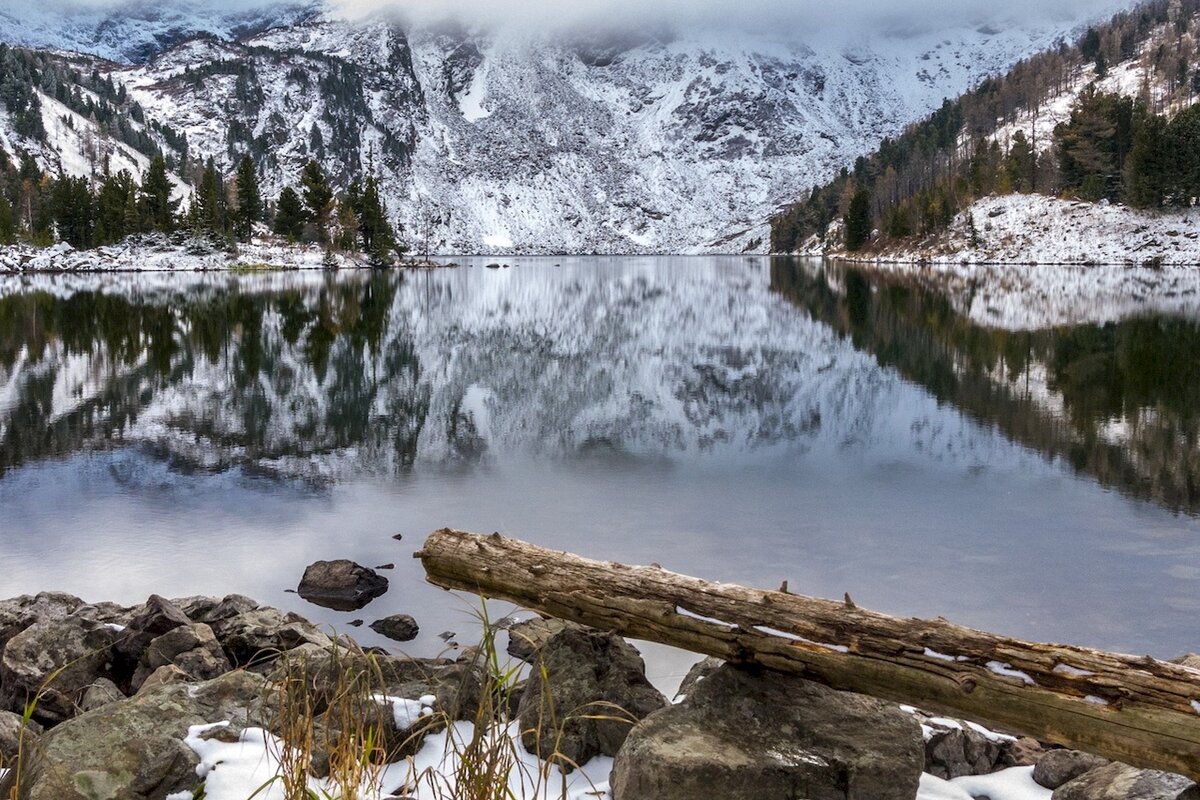 Первое озеро у подножия Красной горы. Фото: kovaler.livejournal.com