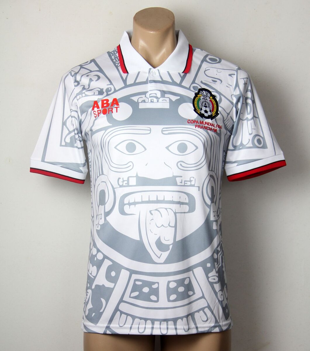 Гостевая форма сборной Мексики.
Источник: http://webrose.ru/image/data/Sbornii/mexico/IMG_0195.JPG