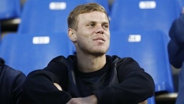 Адвокат игрока Юрий Падалко сообщил, что форвард вчера заключил новый контракт с «Зенитом», информирует «Спорт-Экспресс».
