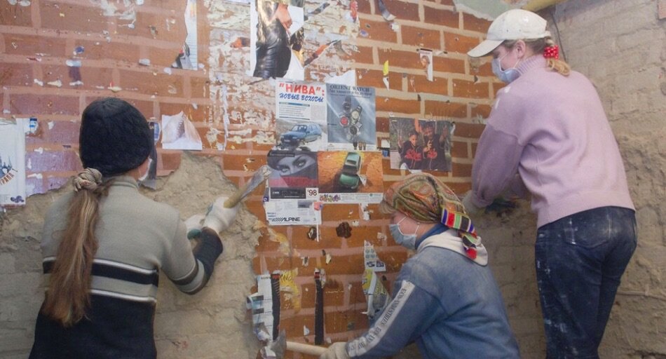 Одновременно России находится на четвертом месте по количеству граждан, уехавших в другие страны