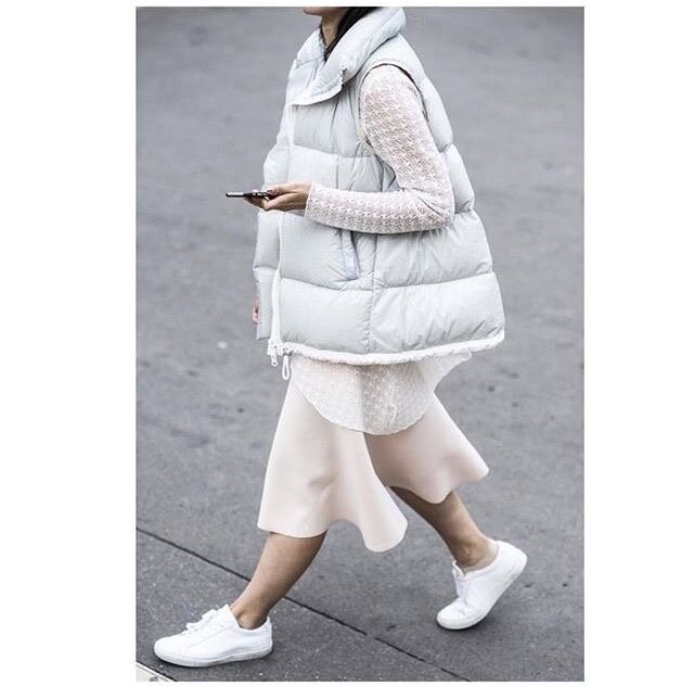 С лёгким платьем