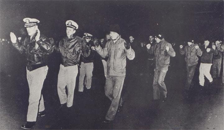 Члены экипажа «Пуэбло» после захвата судна, январь 1968 года. Фото: usspueblo.org 
