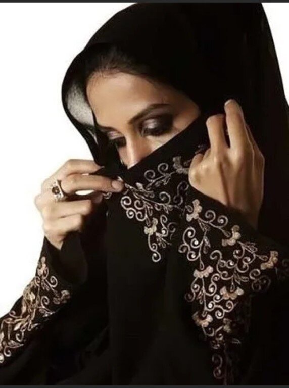 Девушка в арабской одежде