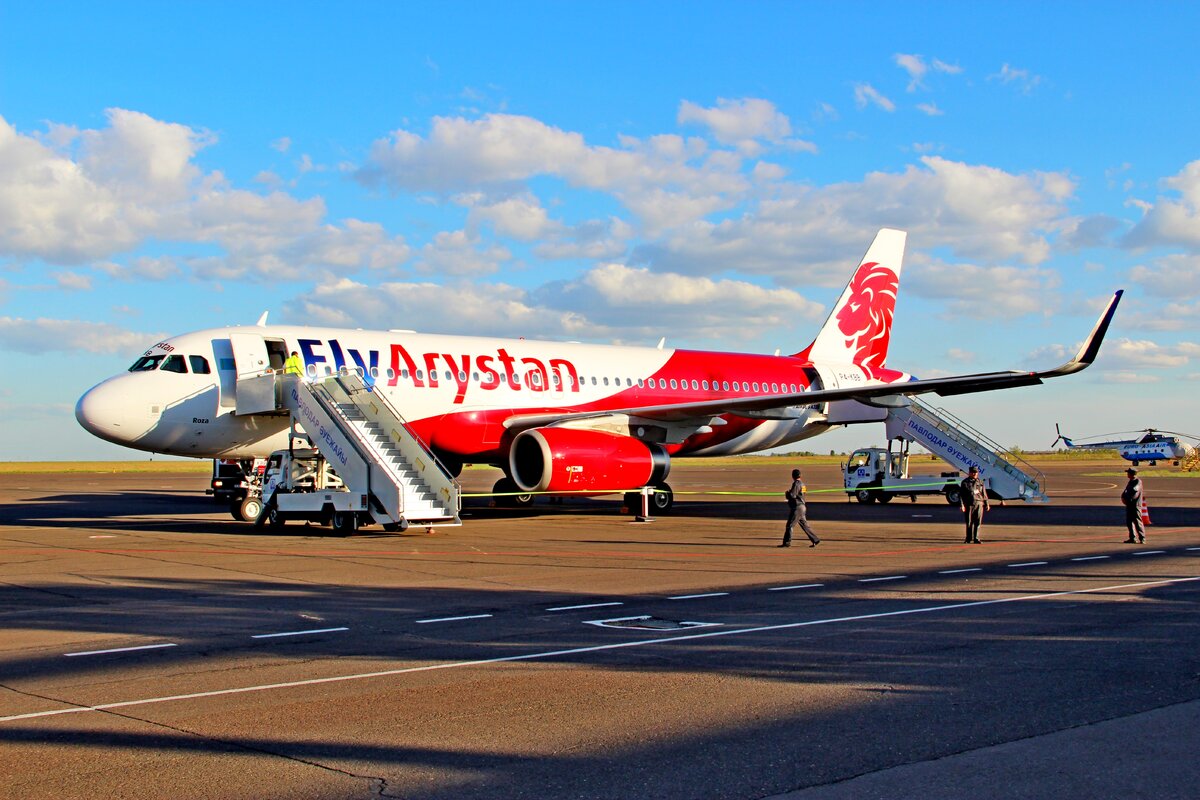 Fly arystan рейсы. Авиакомпания flyarystan. Казахстанская авиакомпания flyarystan. Лоукостер a320. Самолеты flyarystan.