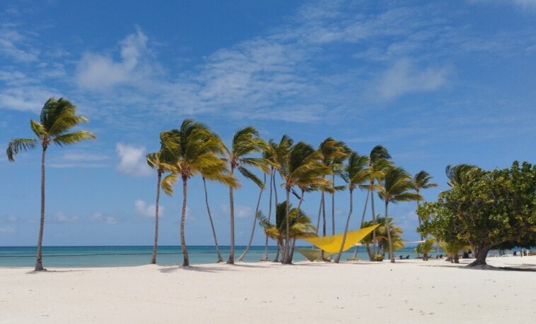 пляж Playa Juanillo