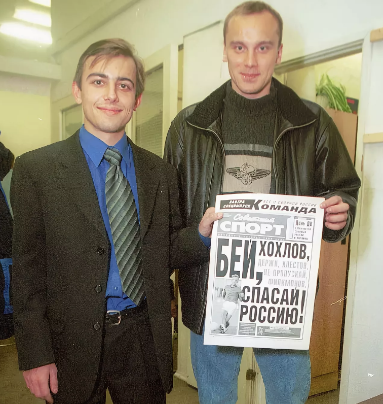Денис Целых, Дмитрий Хохлов и та самая обложка. Фото из архива Дениса Целых.