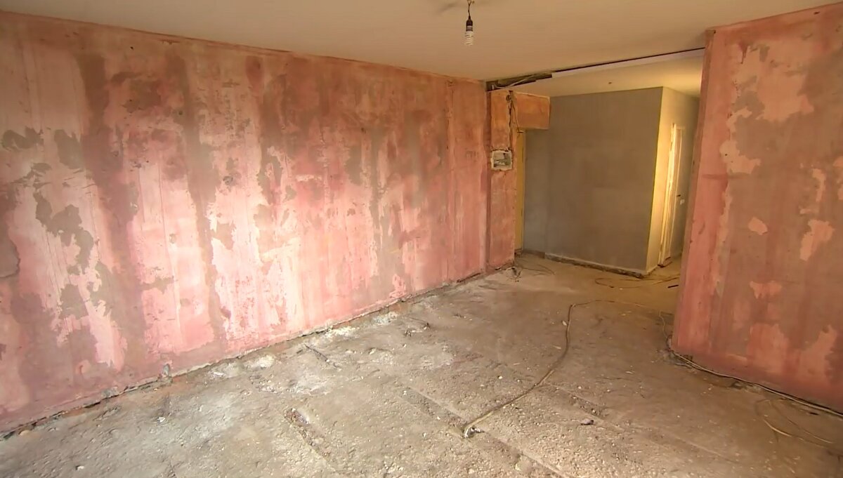 Демонтаж паркетной доски на полу. Скриншот