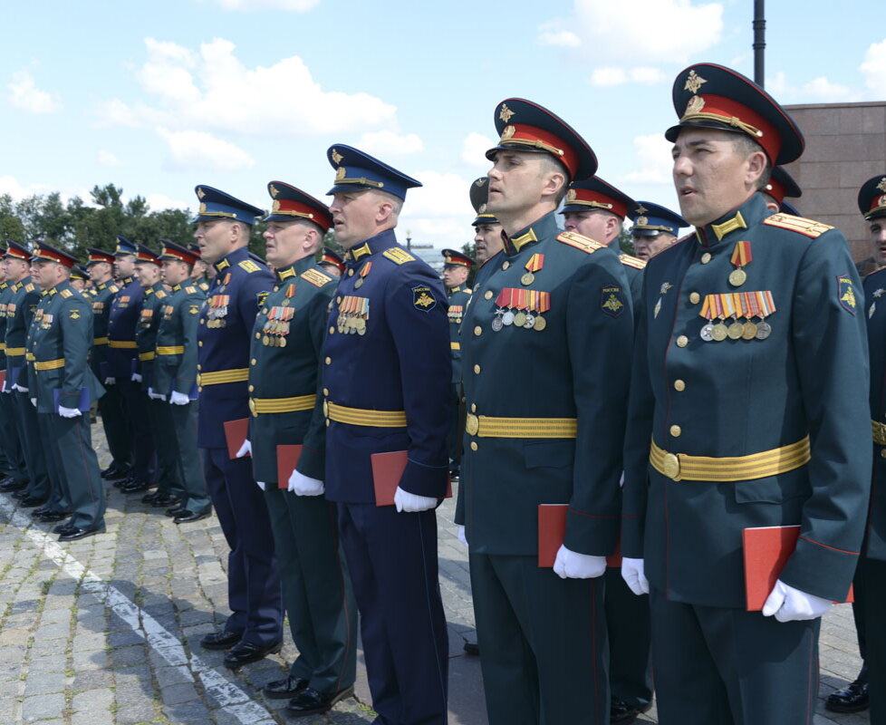 Фото МО РФ. Выпуск Общевойсковой Академии ВС РФ.