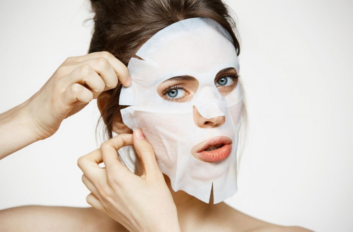 Как нанести тканевую маску и стать еще привлекательней?