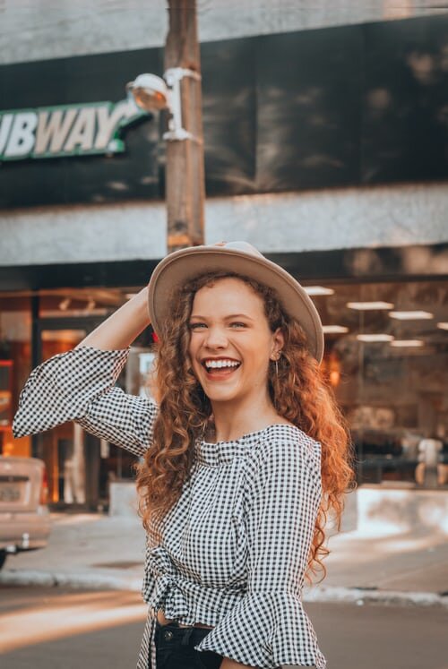 https://images.unsplash.com/photo-1542668018-e5a68b0aafad?ixlib=rb-1.2.1&auto=format&fit=crop&w=635&q=80