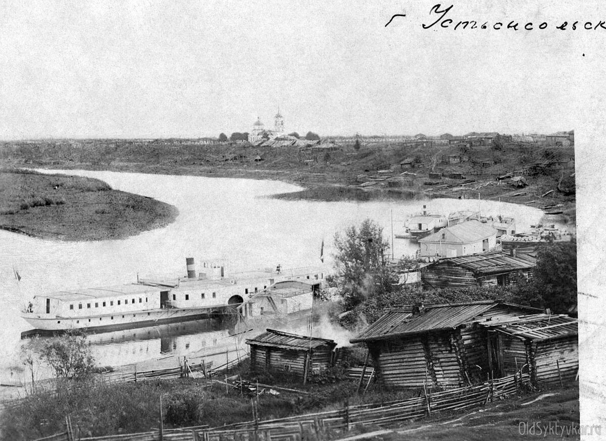 Берег Сысолы и колёсный пароход. Источник: OldSyktyvkar.ru