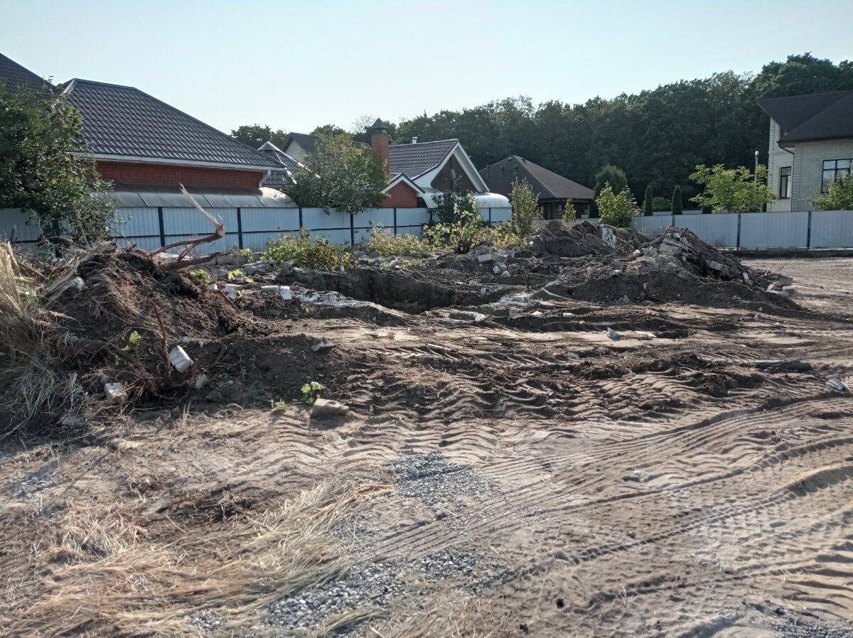 Вот таким состоянием встретила нас площадка