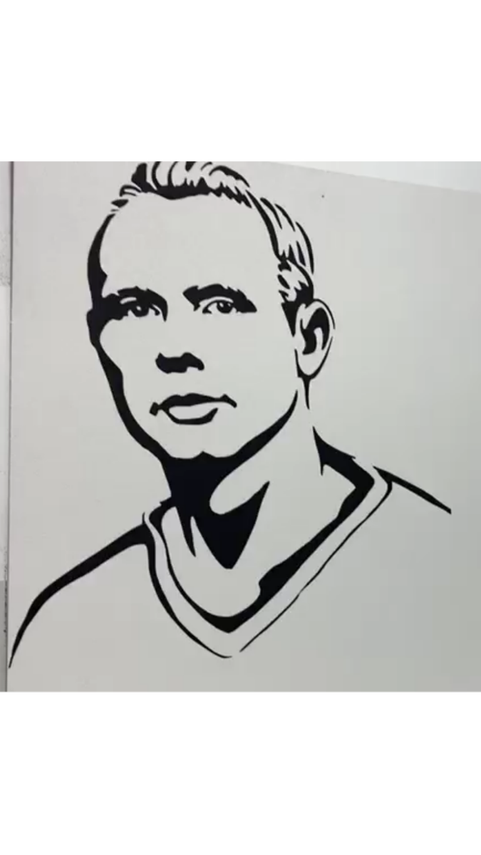 Эдуард Стрельцов. Нанесение декоративной штукатурки по трафарету.