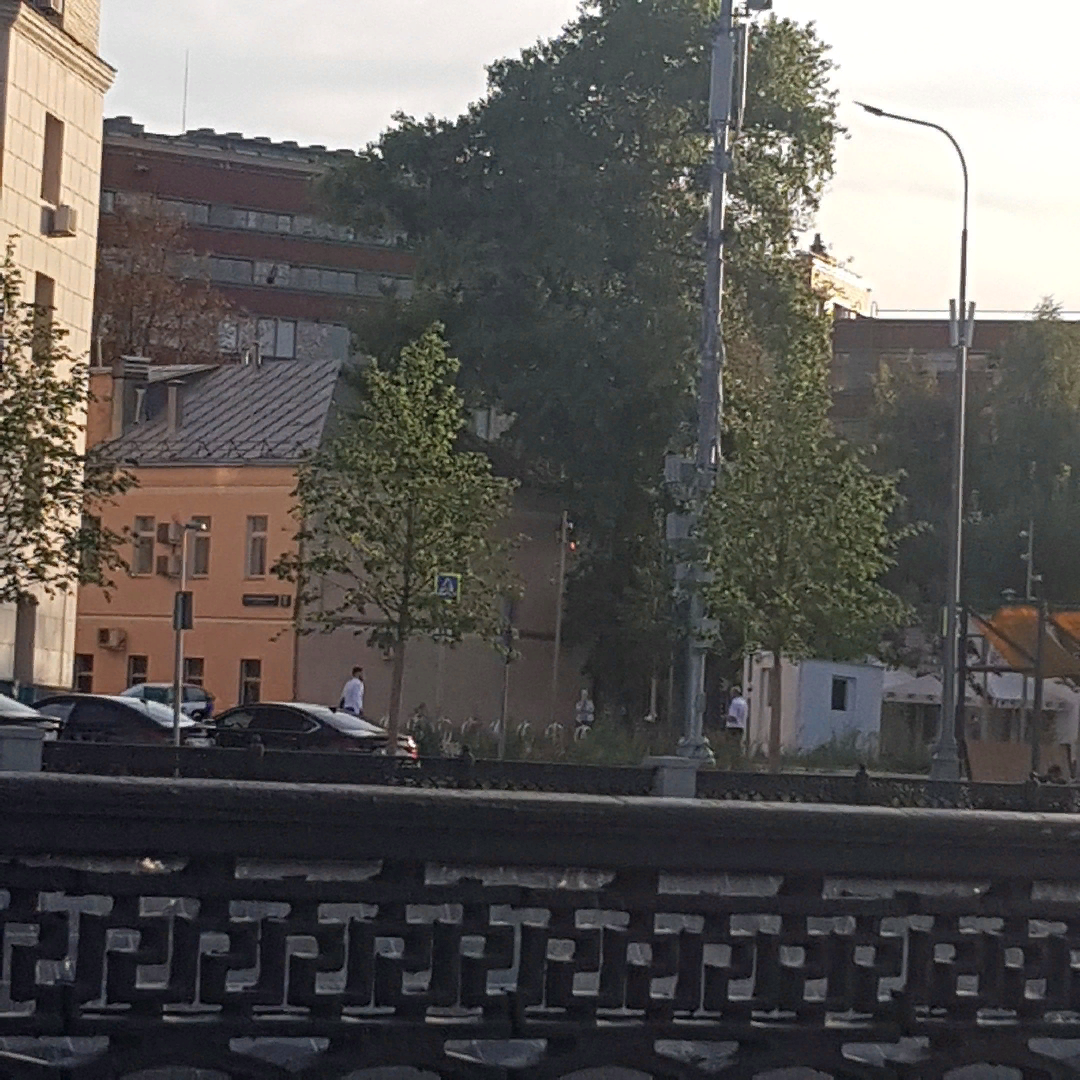 Столица почти безлюдна.