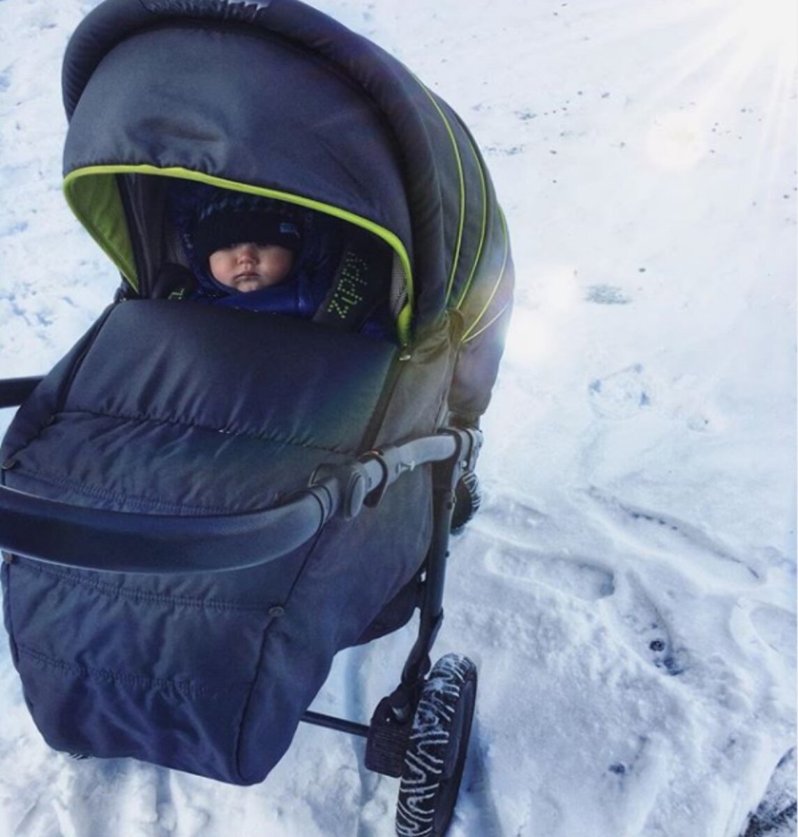 Прогулочный модуль, сверху утепленная накидка на ножки.