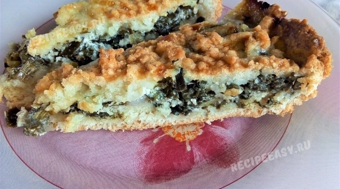 Открытый пирог с сыром и зеленью