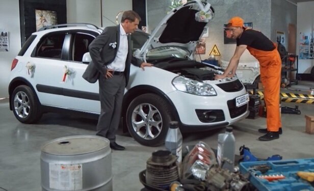 Новый автомобиль обслуживайте в официальном автосервисе, авторизованном производителем авто. Не соблазняйтесь на низкие цены в гаражных сервисах - вы потеряете гарантию!