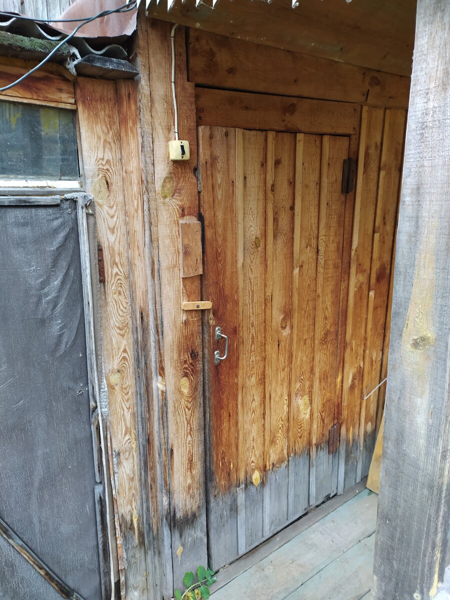 Дверь в баню. Фото автора