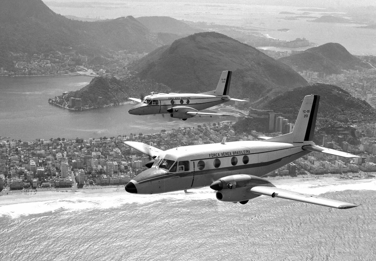 Прототипы Embraer EMB 110 Bandeirante в полёте. Фото: Embraer