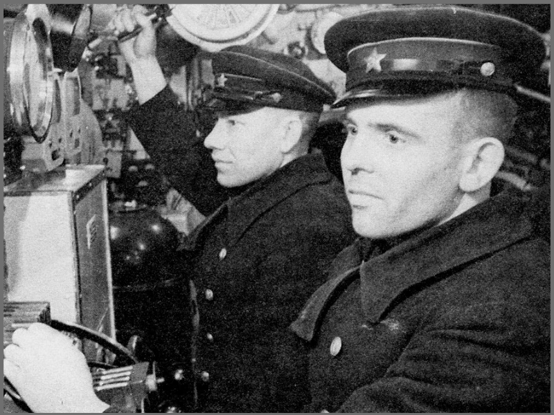 Подводники корабля К22. Электрики «К-22» старшины 2-й статьи А.И. Сазонов и А.А. Садовников.