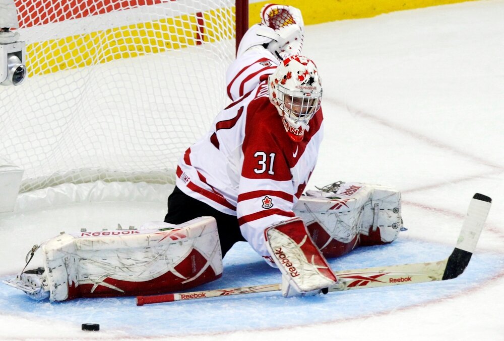 Когда по твоим воротам запускают шайбами.  фото: картинки яндекса.