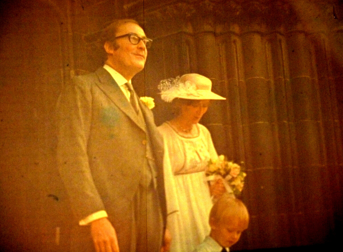 Снимок из личного архива автора. St. Giles  Cathedral.  Венчание.