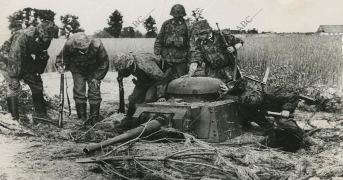 Фотография опубликована 27 сентября 1942 года в севильском издании АВС