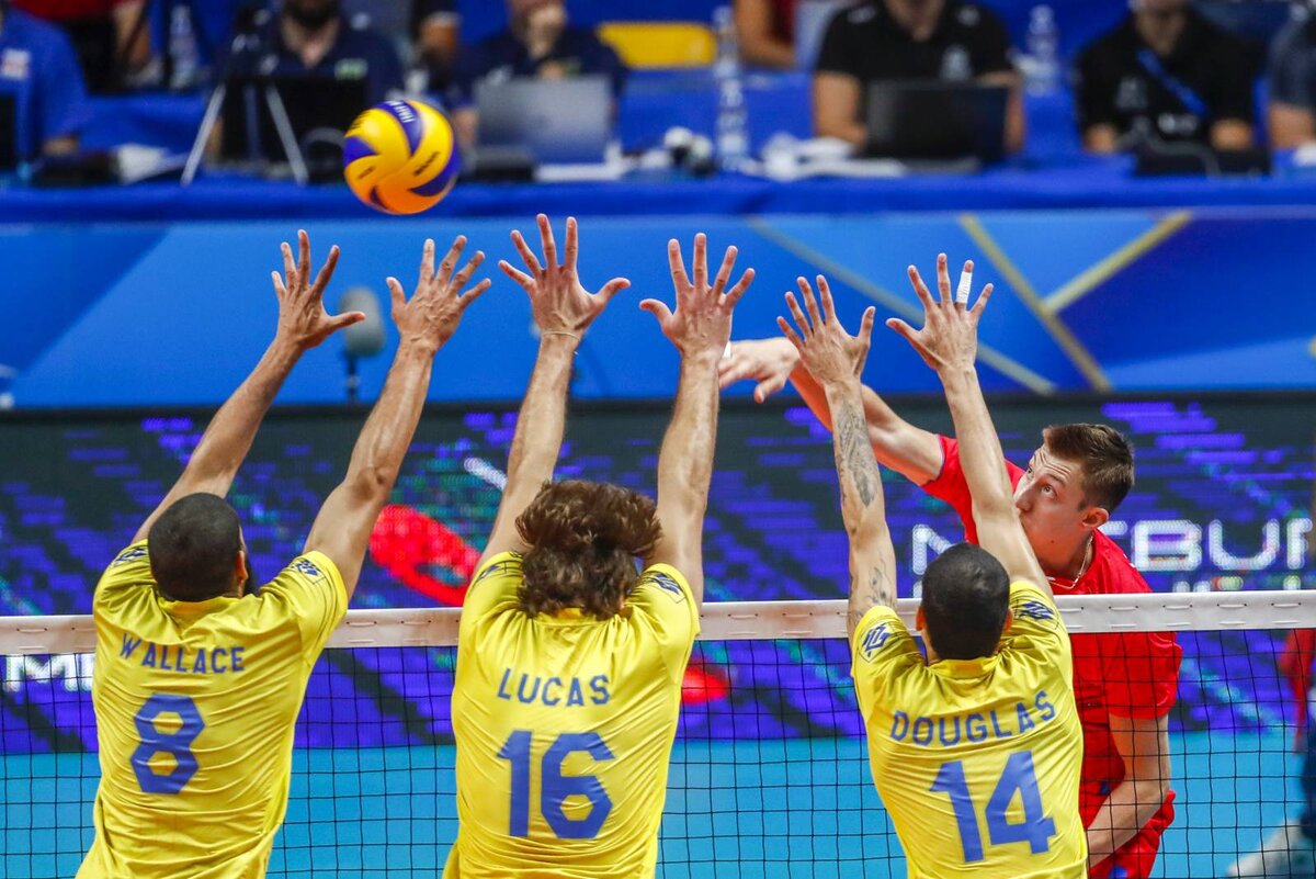 Атака и бразильцы на блоке.  фото: картинки яндекса. 