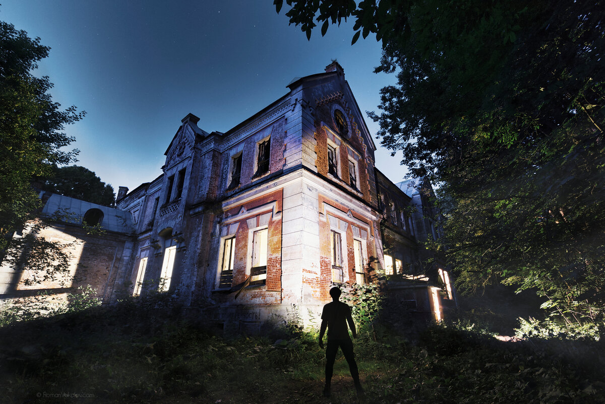 Посреди леса стоит и разрушается никому не нужный особняк 19 века