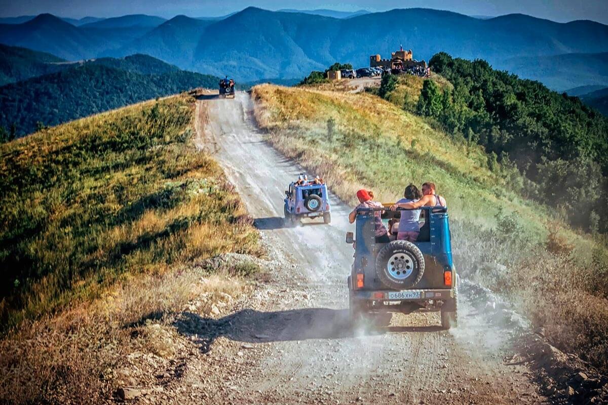 Фото: джиппинг-в-геленджике.рус