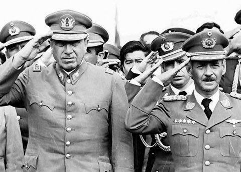 Уго Бансер и Августо Пиночет в 1975 году.