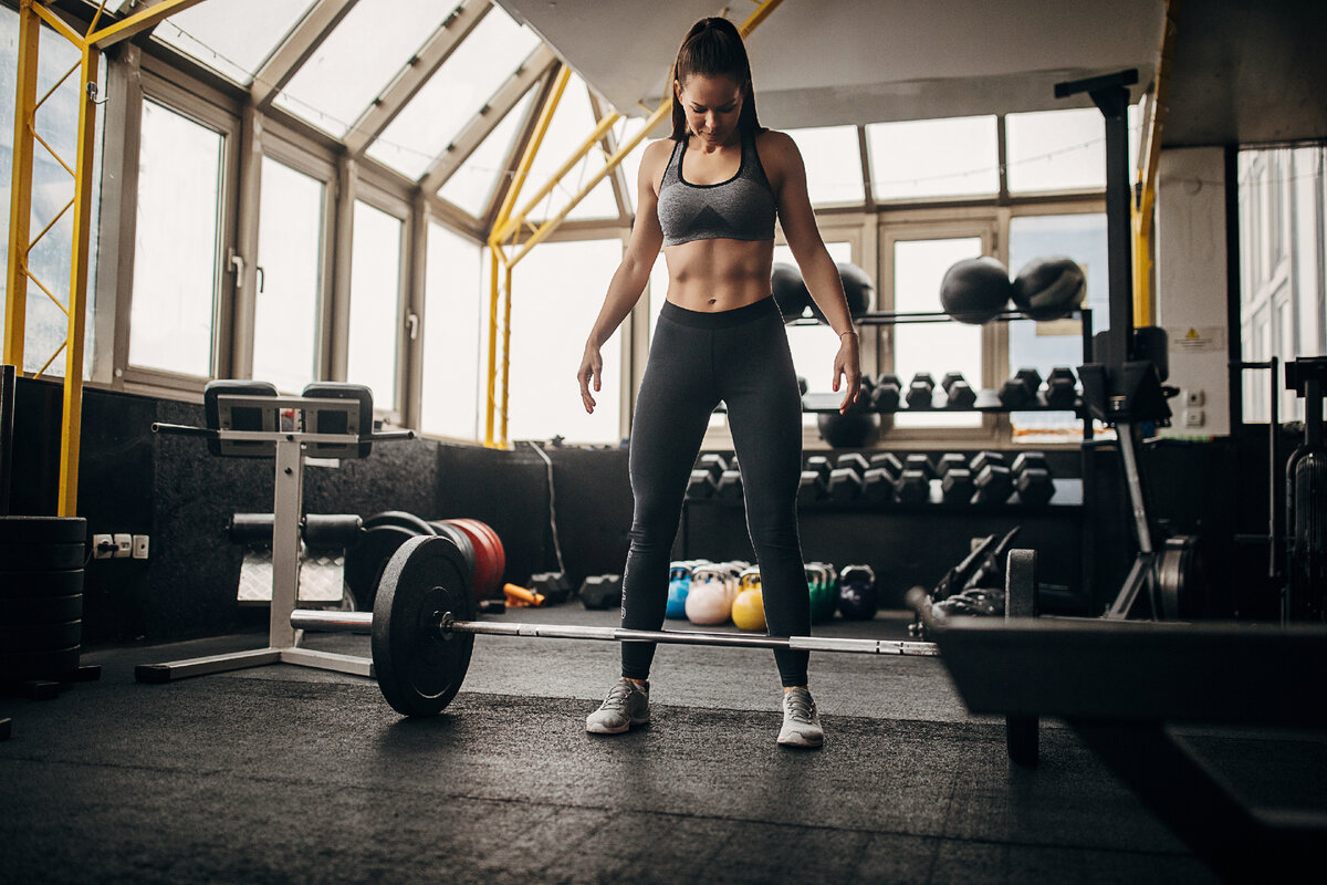 Профессионалы фитнеса. Неэффективные упражнения в зале. Бесполезные тренировки. Хорошей тренировки. Симп надо тренироваться.