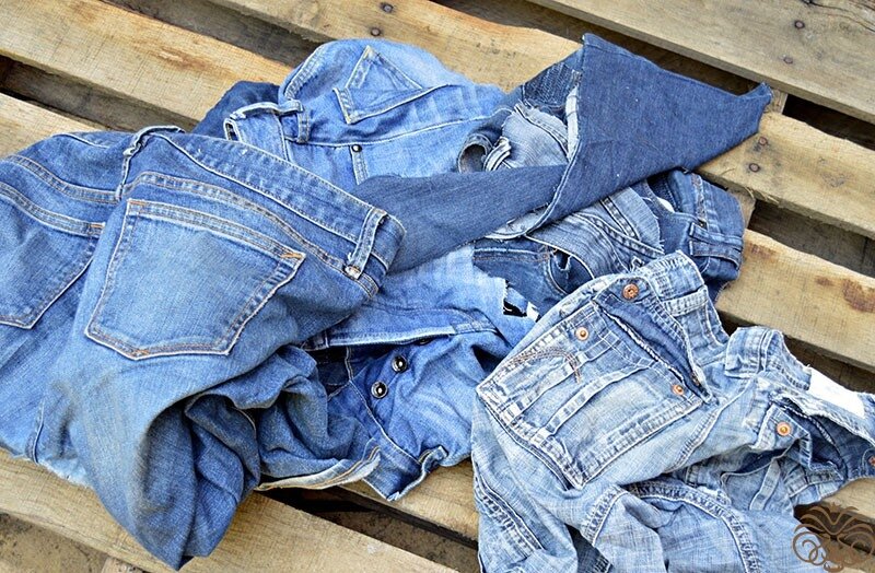 Четверо джинсов. Старые джинсы. Джинсовые вещи. Необычные джинсовые вещи. Изделия из денима.