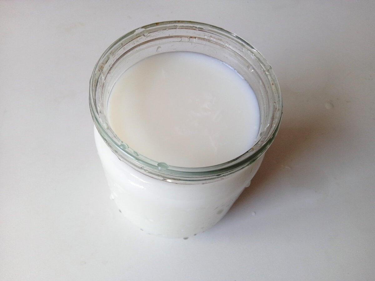 Молоко из деревни быстро скисает 