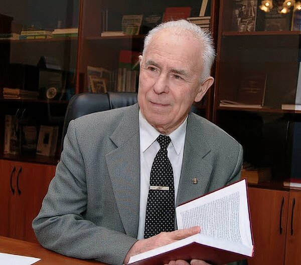 Советский и российский учёный, политический деятель. В 1955–1958 гг — главный агроном учебно-опытного хозяйства, 1958–1960 — начальник Ярославского областного управления сельского хозяйства, 1960–1964  — первый заместитель председателя Ярославского облисполкома, 1962–1964 — начальник областного управления сельского хозяйства Ярославской области, 1964–1973 — заведующий кафедрой растениеводства Белорусской сельскохозяйственной академии, 1973–1974 — директор Белорусского НИИ земледелия, 1974–1979 — секретарь ЦК Компартии БССР, 1979–1984 — заместитель министра сельского хозяйства СССР, 1984– 1993 — академик, секретарь Всесоюзной (с 1991 — Российской) академии сельскохозяйственных наук, 1993–1999 — депутат Государственной думы РФ (фракция КПРФ), член комитета по образованию и науке. С 1997 г. — член ЦК КПРФ. Председатель общественной организации «Российские учёные социалистической ориентации». 