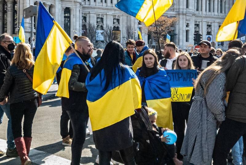 На Западе советуют украинским женщинам-беженцам срочно вернуться домой