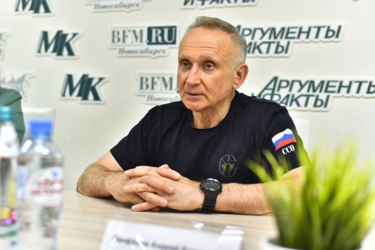    В Новосибирске Андрей Панфёров высказался об украинском флаге пенсионерки