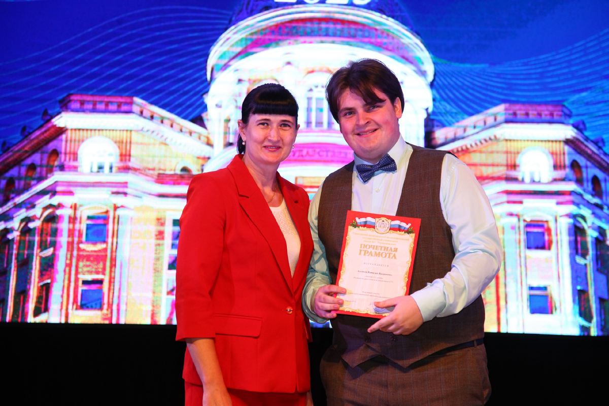 Фотография с награждения почетными грамотами ректора
