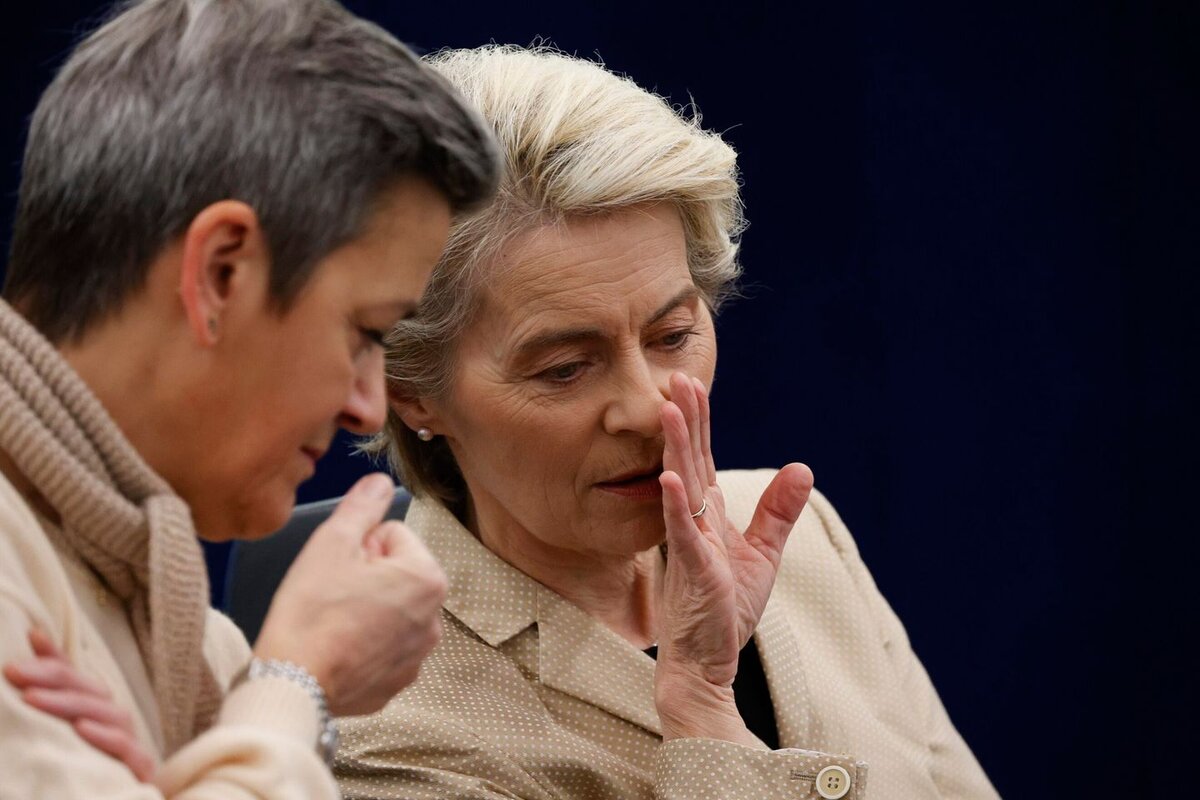Председатель Европейской комиссии Урсула фон дер Ляйен принимала решения за закрытыми дверями, и члены комиссии часто чувствовали себя не в своей тарелке | Julien Warnand/EPA-EFE