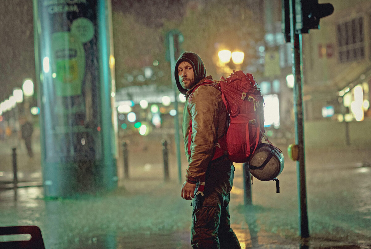 "Спящие собаки", кадр из сериала