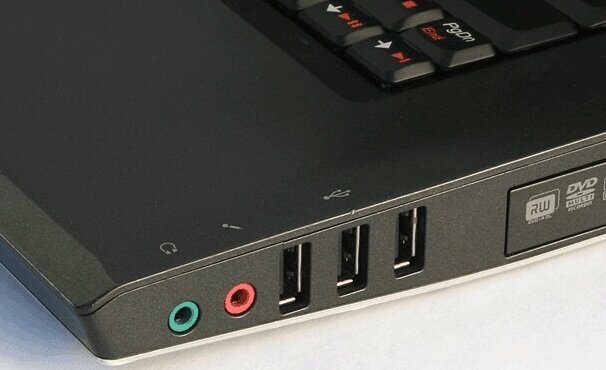 Отдельные разъёмы для наушников/колонок и микрофона