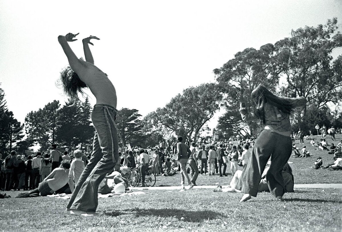 Хиппи на фестивале Woodstock, 1969 год. Фото Microsoft Bing