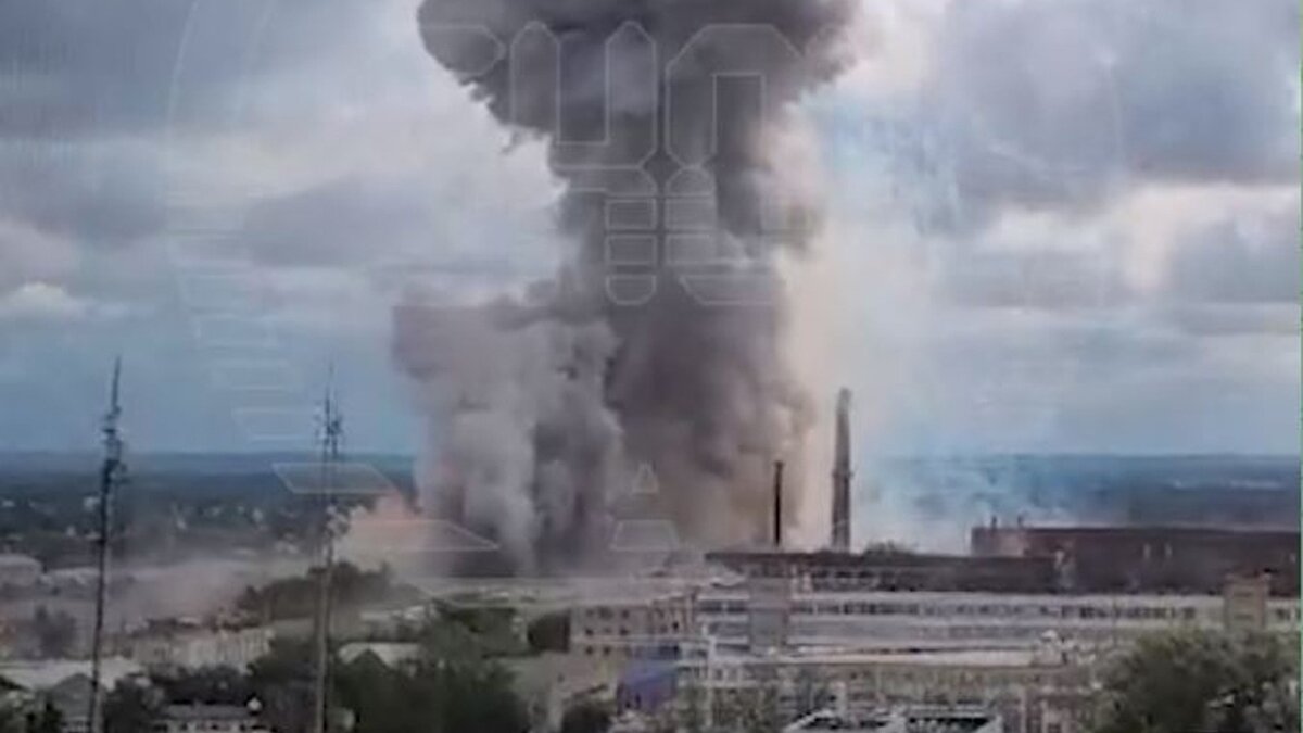     Причиной взрыва на Загорском оптико-механическом заводе стало нарушение технологического процесса. Об этом сообщают «РИА Новости» со ссылкой на экстренные службы.