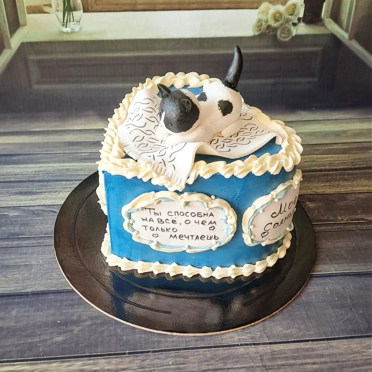 Торт с котом. Фото автора. 