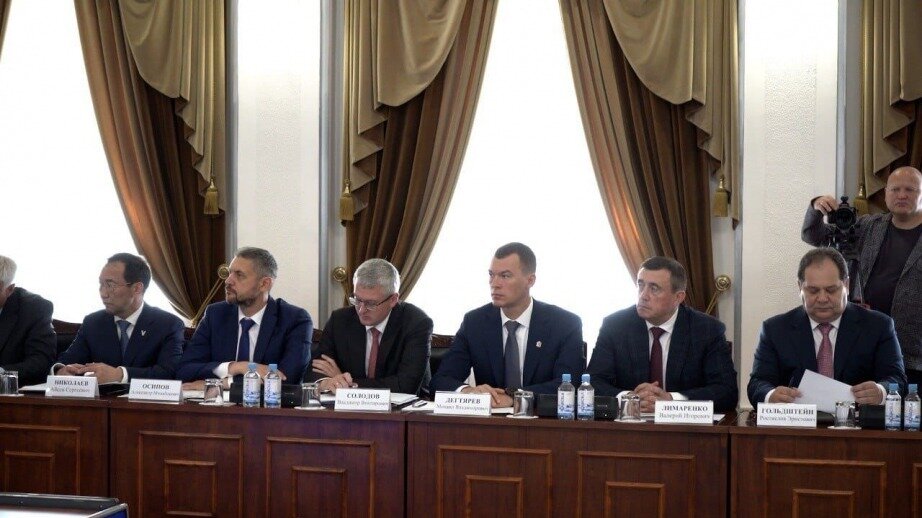     Об этом губернатор рассказал на совместном выездном заседании секретаря Совета безопасности России Николая Патрушева и заместителя председателя правительства РФ — полномочного представителя президента России в Дальневосточном федеральном округе Юрия Трутнева.