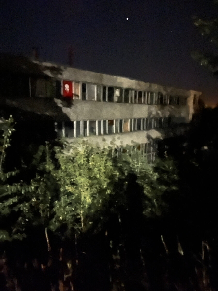 Заброшенная часть завода.