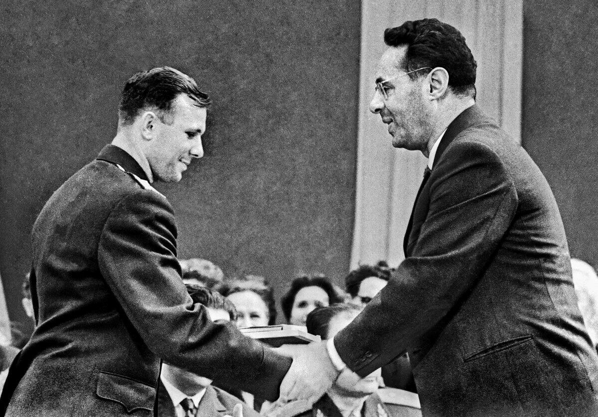 Юрий Левитан и Юрий Гагарин