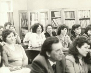 Центральная городская библиотека. Читальный зал. Сотрудники библиотеки. Нач. 1980-х г. Из личного архива Стрельцовой Р.И.