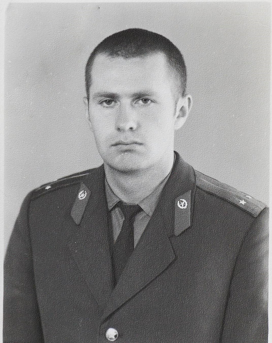 Владимир Жириновский в армии.